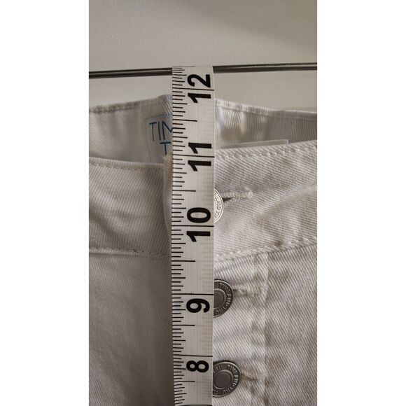 Time and Tru Women's White Mid Rise Button Front Capri Jeans Size 18 - Picture 6 of 6